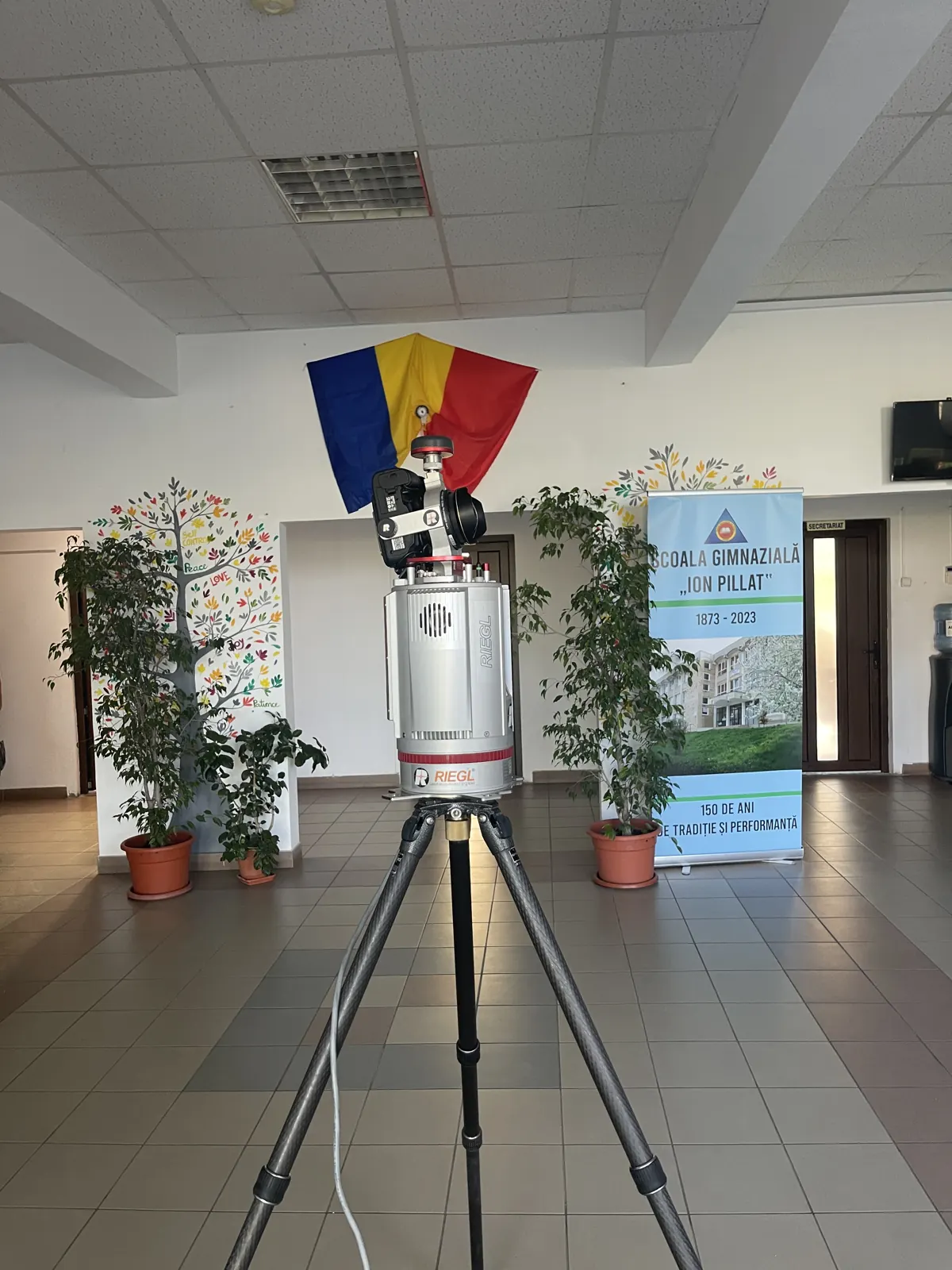 Ion Pillat Secondary School, Pitești — On site — scanning in the main hall