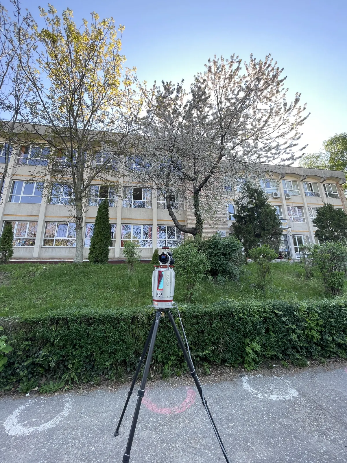 Ion Pillat Secondary School, Pitești — On site — Riegl VZ-400i laser scanning outside