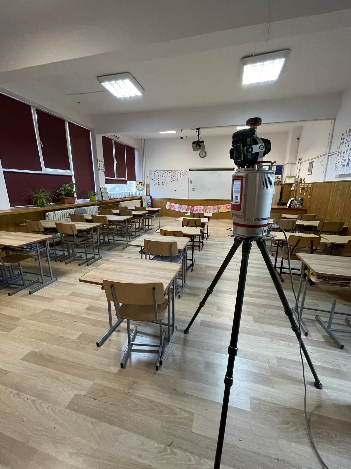 Ion Pillat Secondary School, Pitești — On site — scanning in a classroom